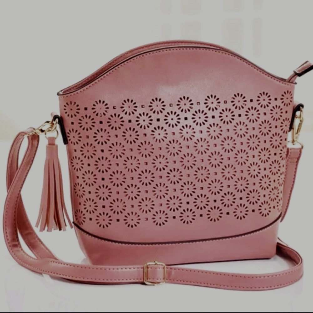 Venus Eyelet Purse